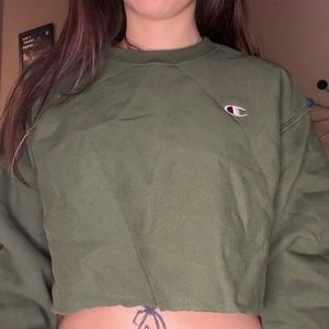 Champion Cropped Green Sweater Size Small